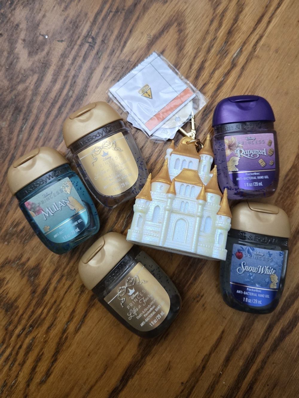 👑🤲NWT‼️Bath & Body Works Disney Princess Light-up Castle Holder w/ Sanitizers